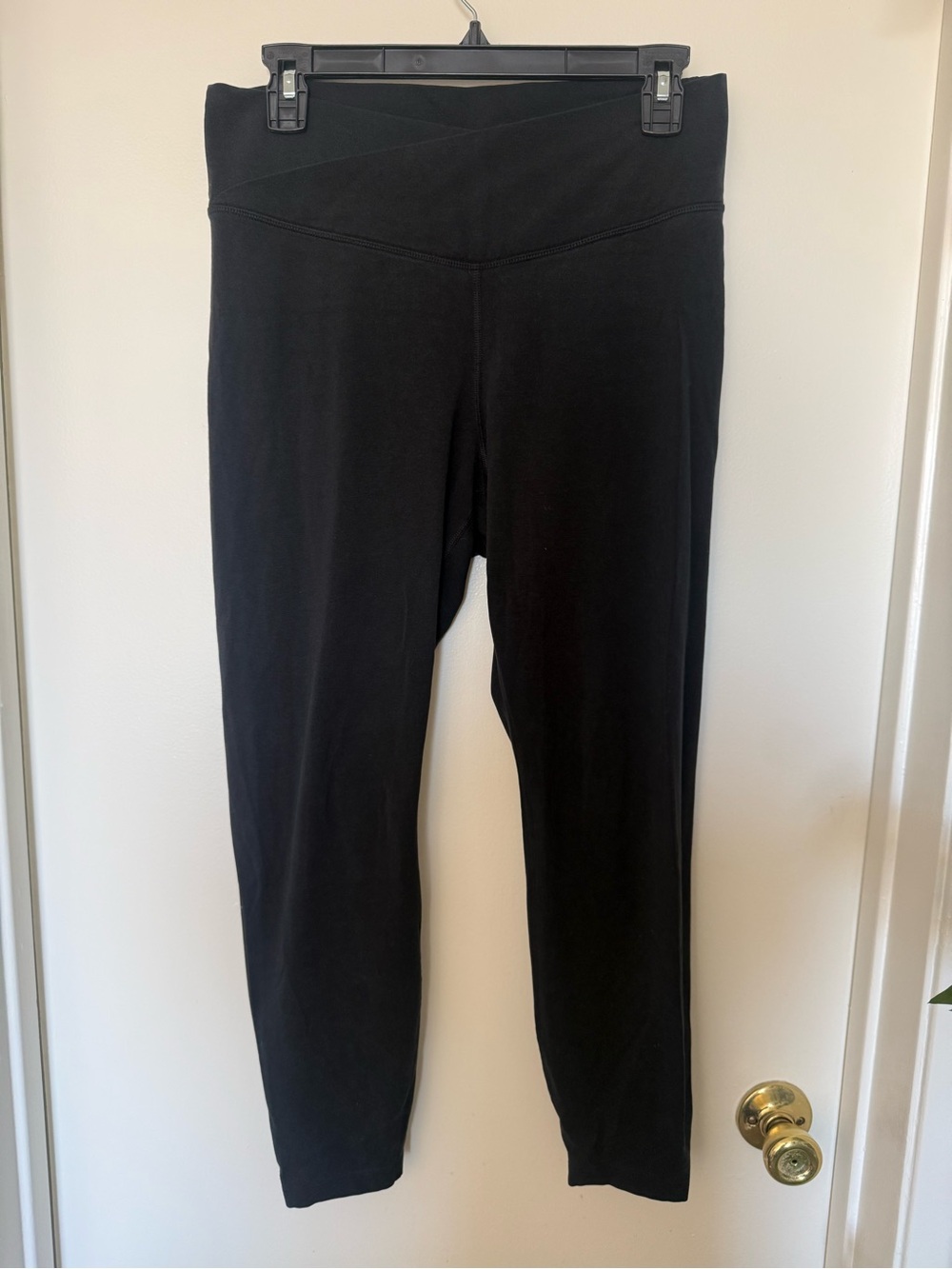 Old Navy Active PowerChill Extra High-Rise Black Leggings Size Medium